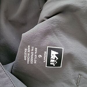 REI Hiking pants, converts to shorts or capris using 2 zipper options. Excellent